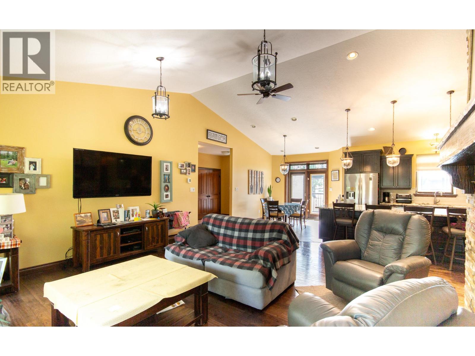 2713 210 Road, Dawson Creek, British Columbia  V1G 4H4 - Photo 11 - 10359356