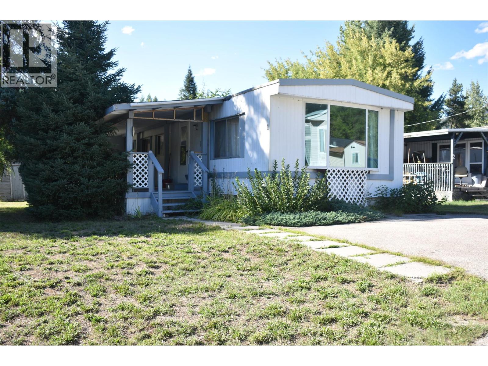 150 Tamarac Avenue Unit# 1, Fruitvale, British Columbia  V0G 1L1 - Photo 1 - 10359277