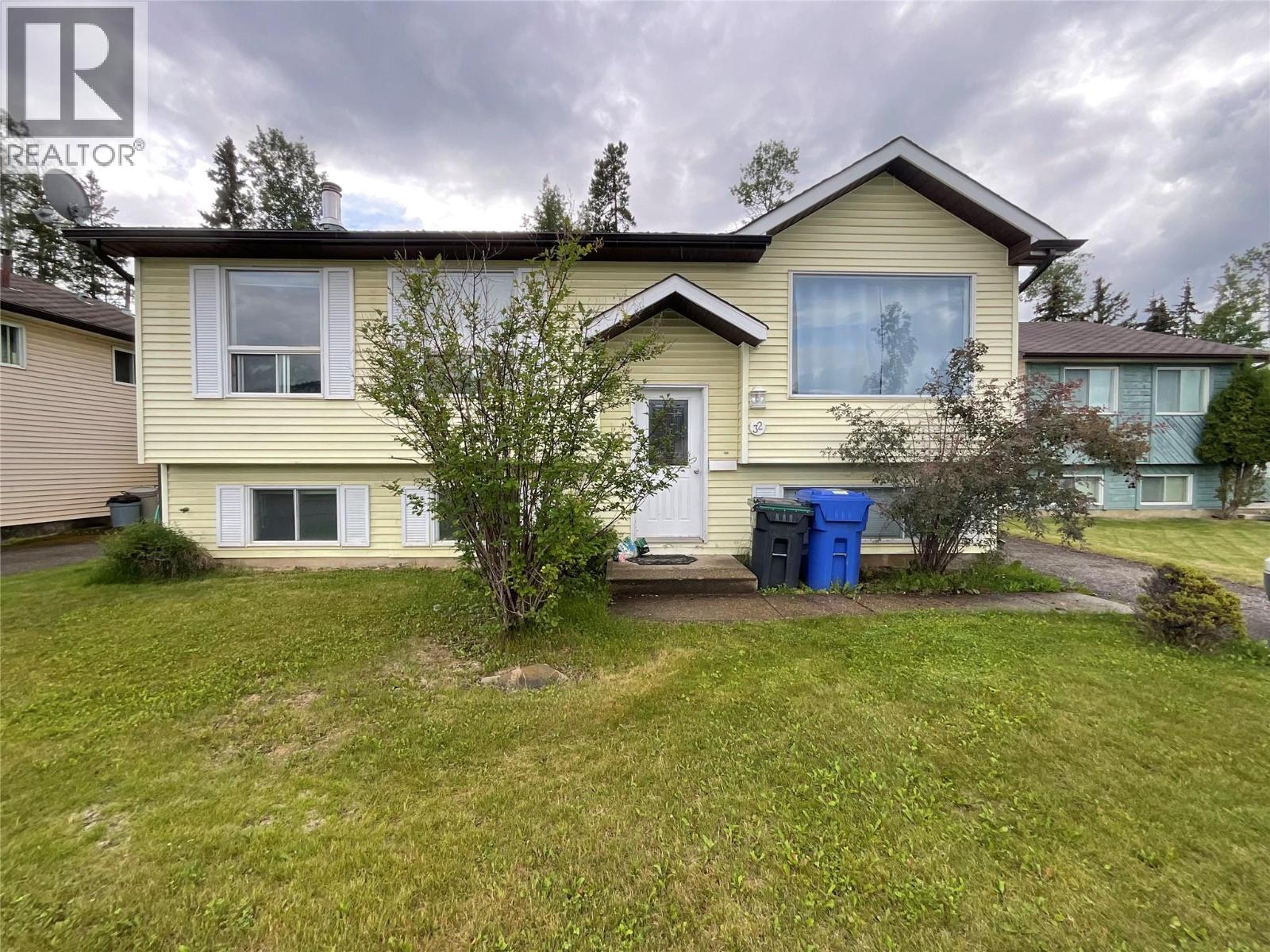 32 Valleyview Place, Tumbler Ridge, British Columbia  V0C 2W0 - Photo 1 - 10358901