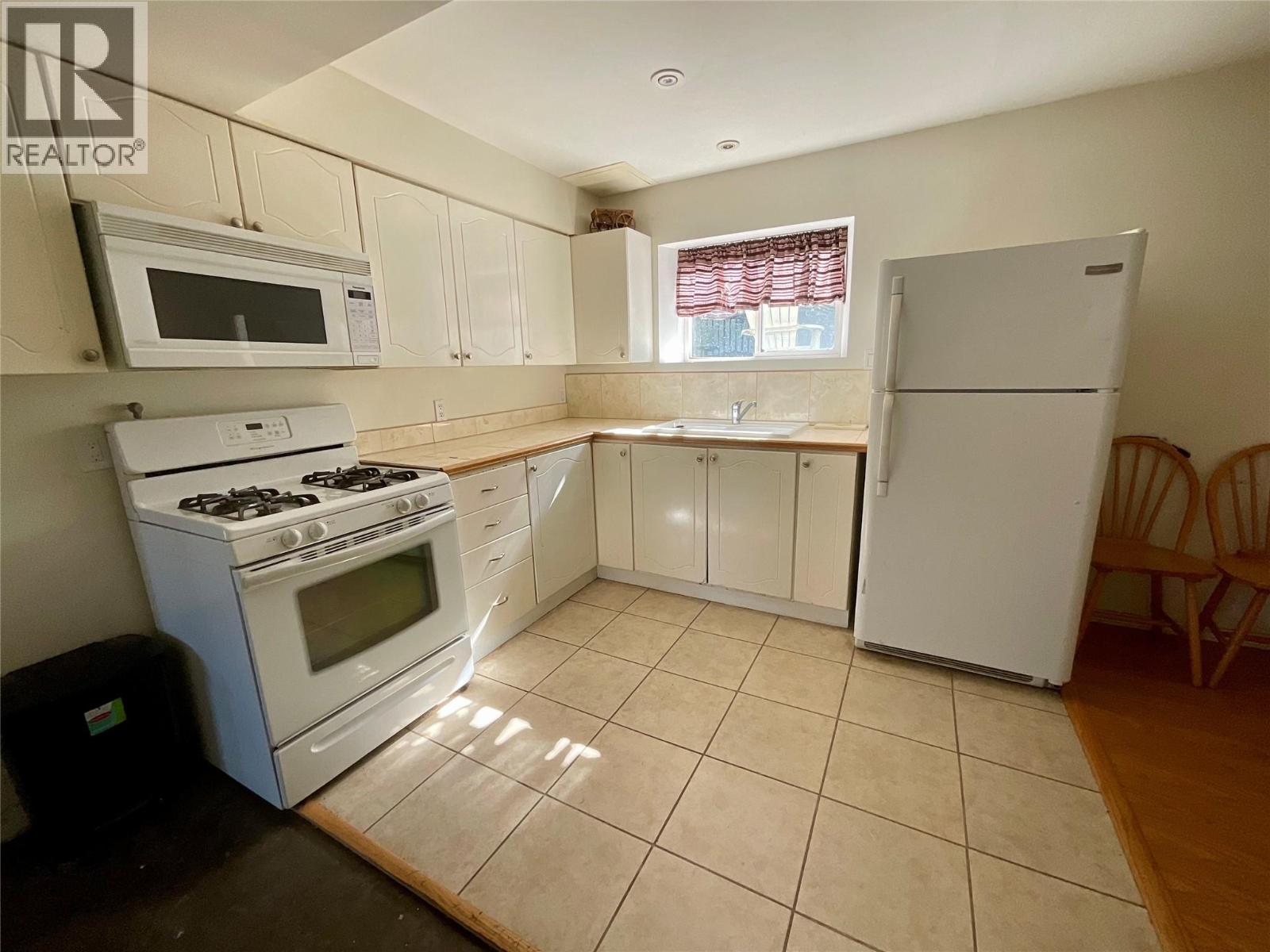 32 Valleyview Place, Tumbler Ridge, British Columbia  V0C 2W0 - Photo 12 - 10358901