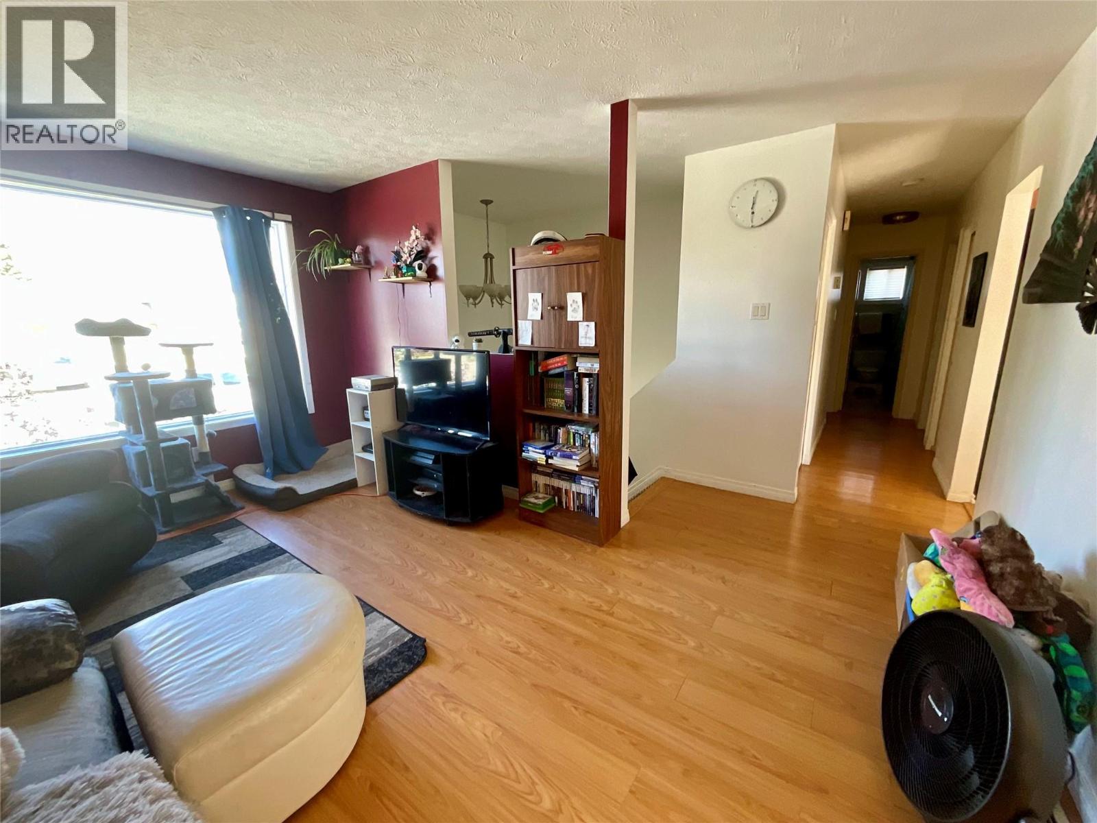 32 Valleyview Place, Tumbler Ridge, British Columbia  V0C 2W0 - Photo 5 - 10358901