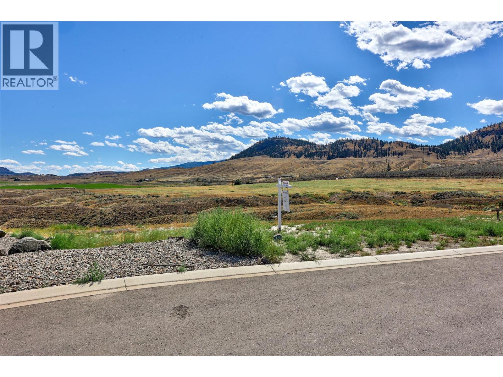 123 Lake Point Court, Kamloops, British Columbia  V1S 0G2 - Photo 2 - 10359234