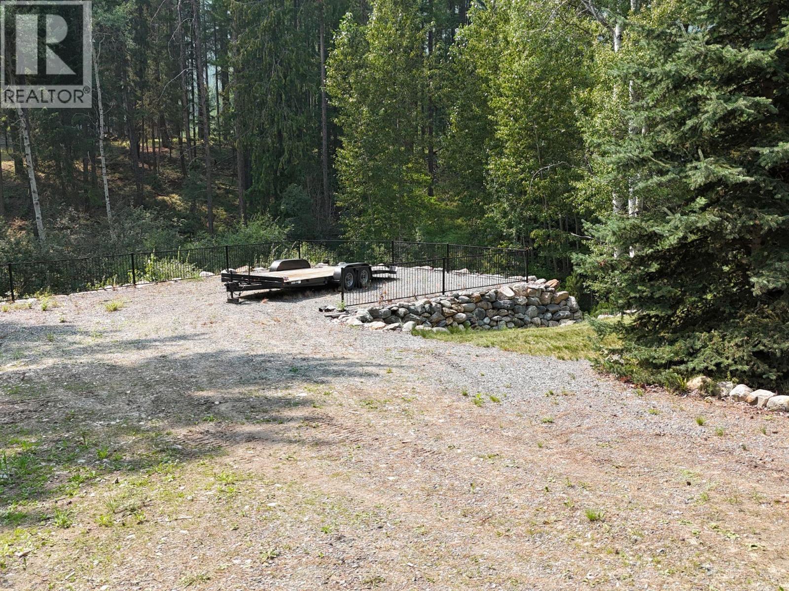 9765 Braunagel Road, Moyie, British Columbia  V0B 2A0 - Photo 6 - 10359427