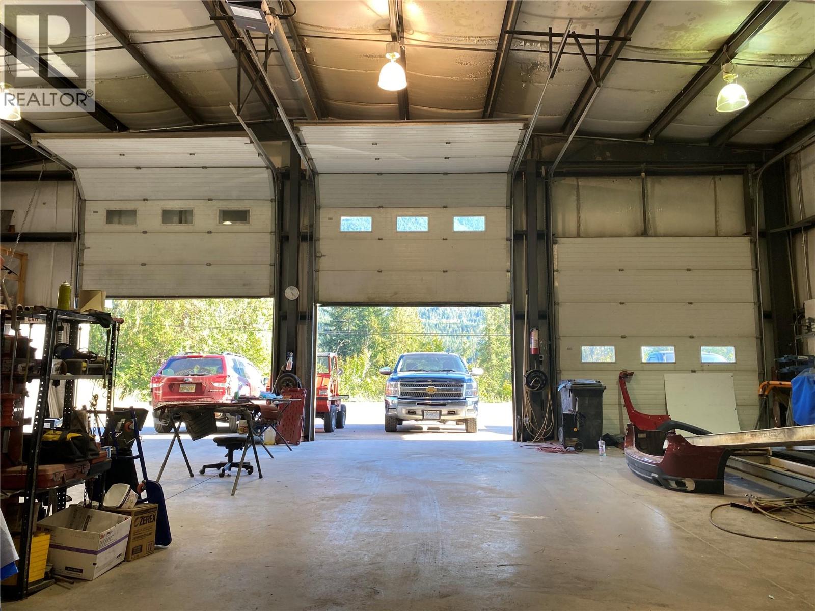 7699 3a Highway, Balfour, British Columbia  V0G 1C0 - Photo 11 - 10359517