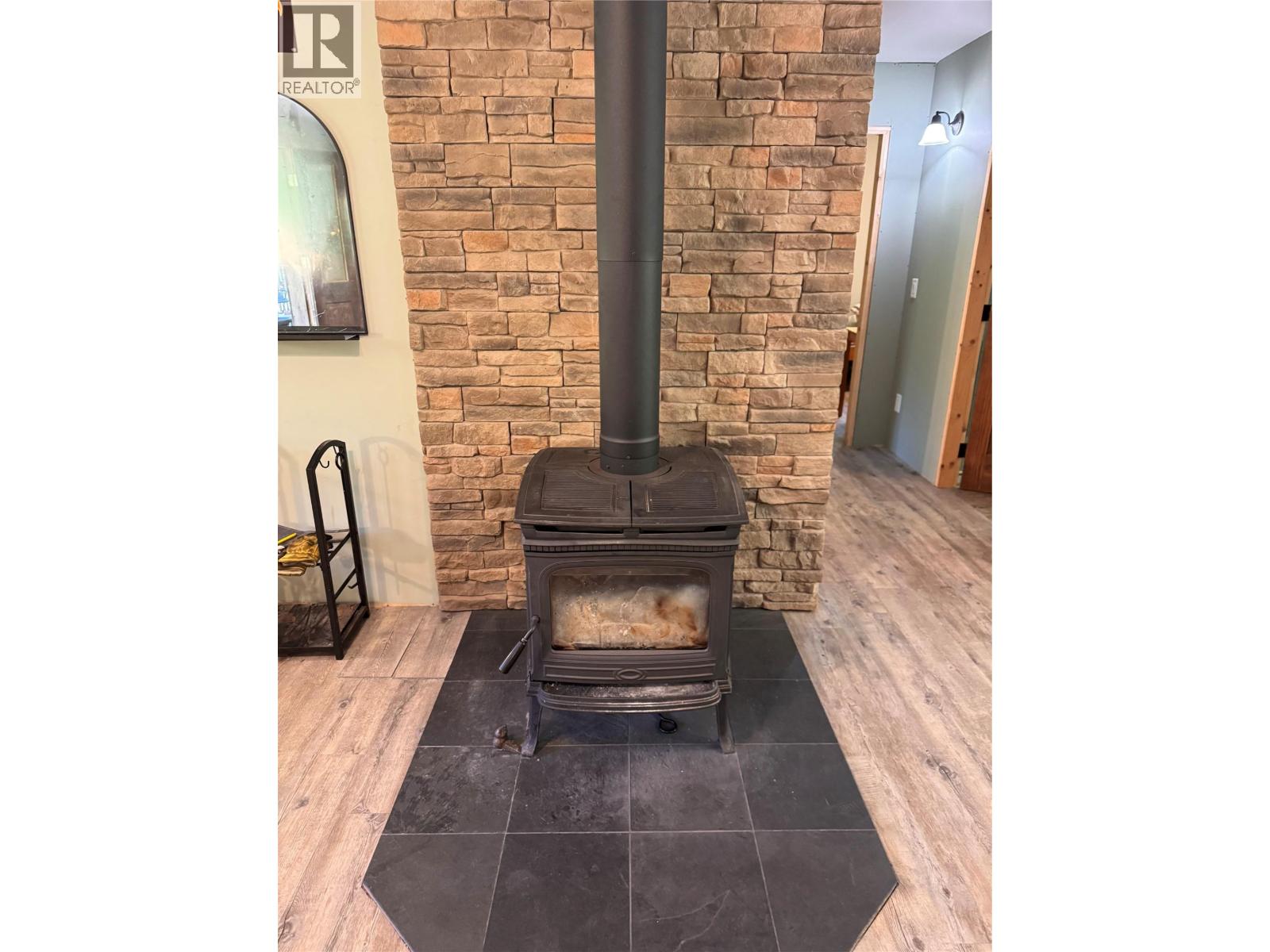 2160 3 Highway, Christina Lake, British Columbia  V0H 1E3 - Photo 10 - 10357524