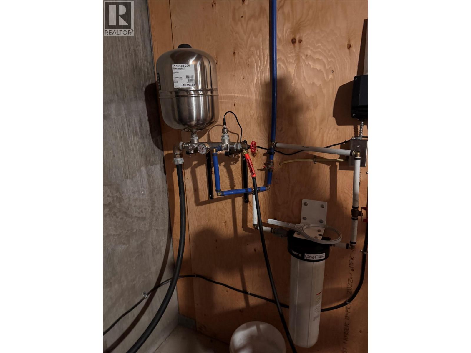 2160 3 Highway, Christina Lake, British Columbia  V0H 1E3 - Photo 28 - 10357524