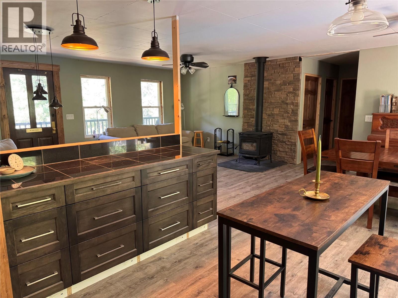 2160 3 Highway, Christina Lake, British Columbia  V0H 1E3 - Photo 7 - 10357524