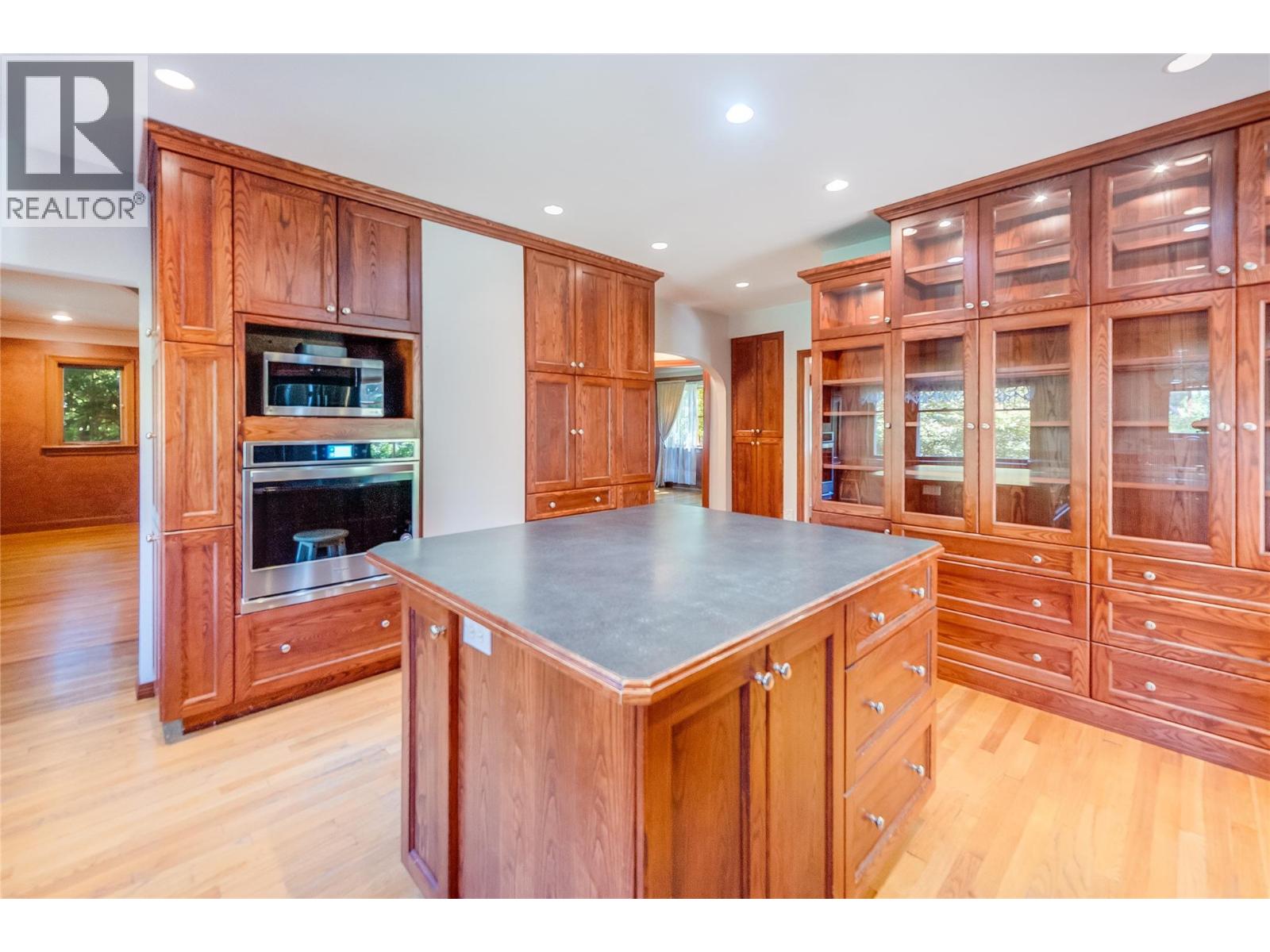 102 18th Street, Castlegar, British Columbia  V1N 2M7 - Photo 11 - 10359264