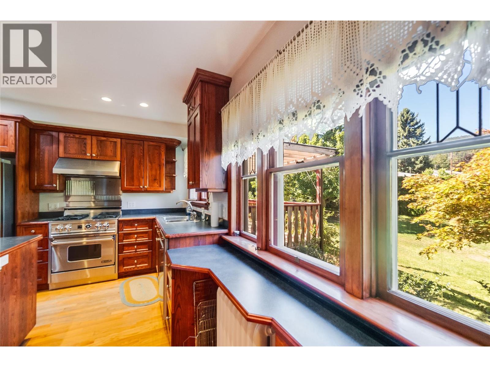 102 18th Street, Castlegar, British Columbia  V1N 2M7 - Photo 13 - 10359264