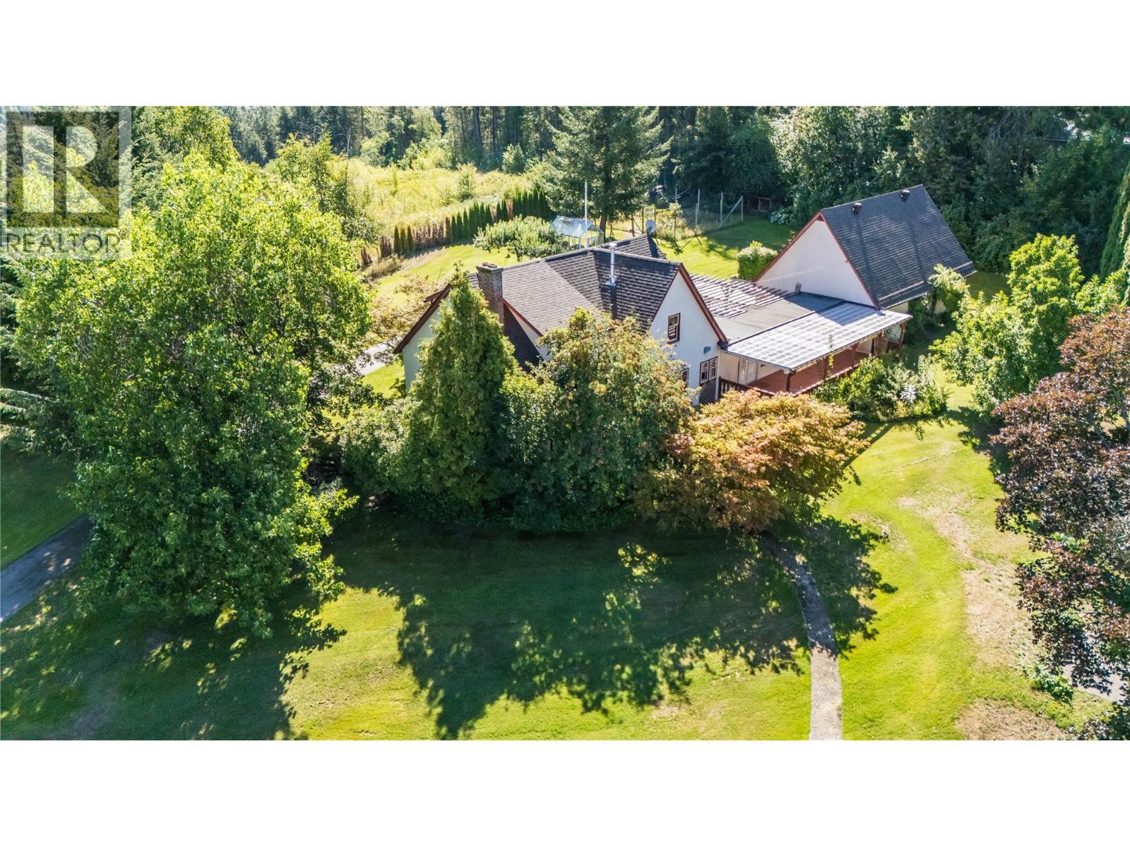 102 18th Street, Castlegar, British Columbia  V1N 2M7 - Photo 2 - 10359264