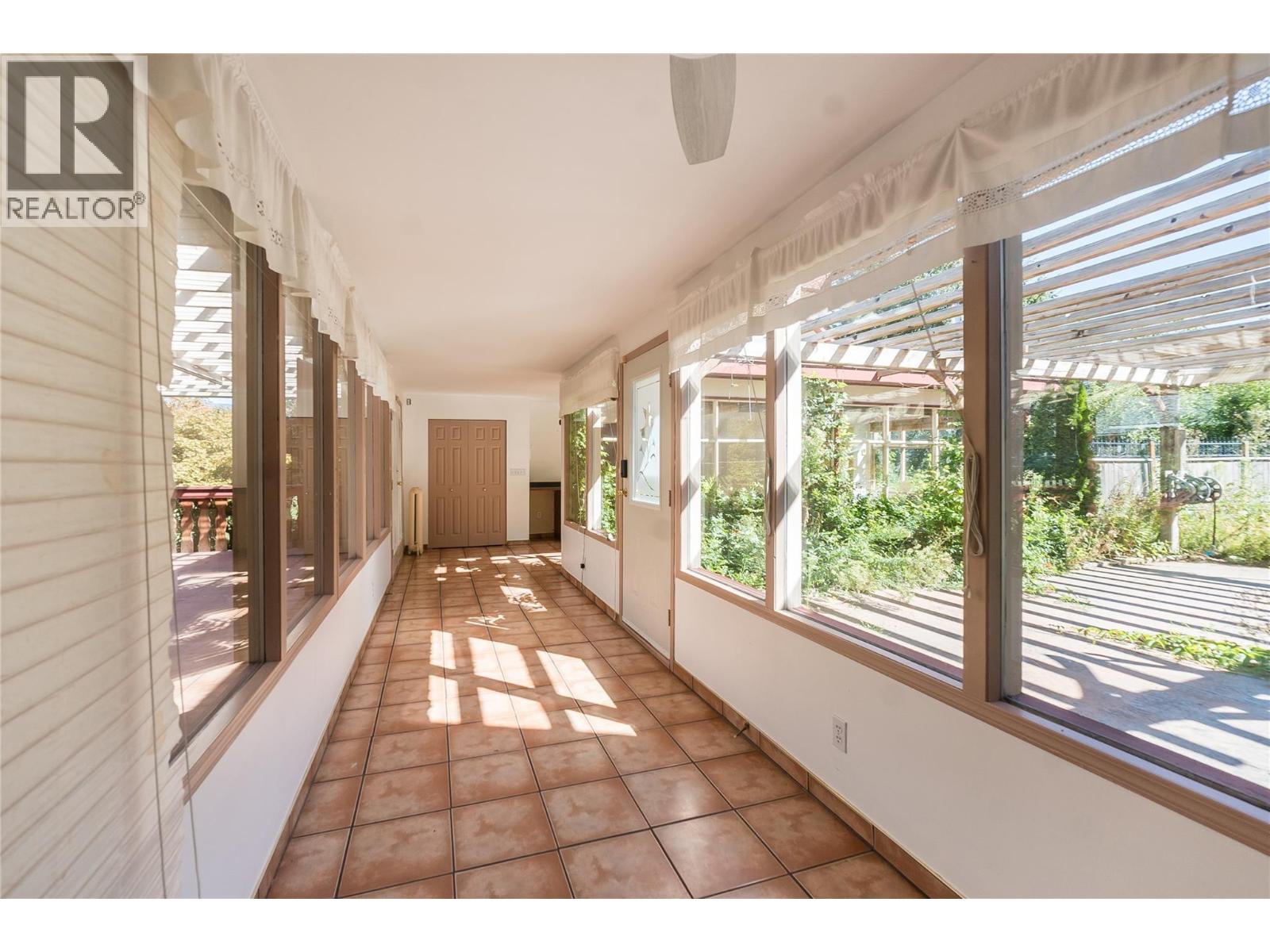 102 18th Street, Castlegar, British Columbia  V1N 2M7 - Photo 29 - 10359264