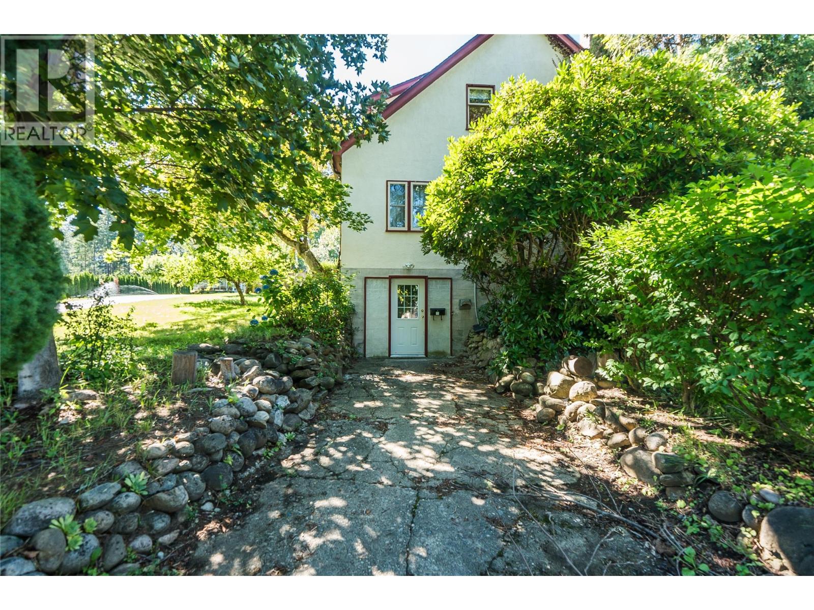 102 18th Street, Castlegar, British Columbia  V1N 2M7 - Photo 60 - 10359264