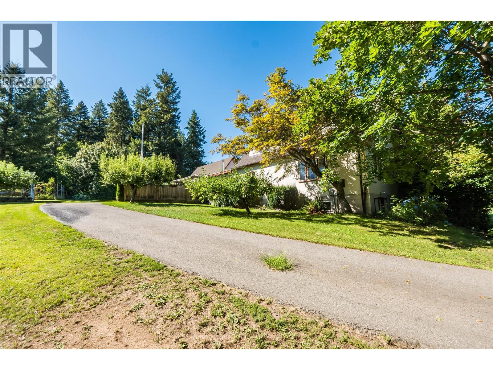 102 18th Street, Castlegar, British Columbia  V1N 2M7 - Photo 68 - 10359264