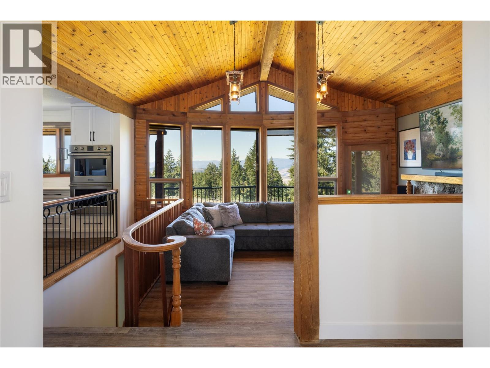 7940 Keddleston Road, Vernon, British Columbia  V1B 3N4 - Photo 11 - 10359735