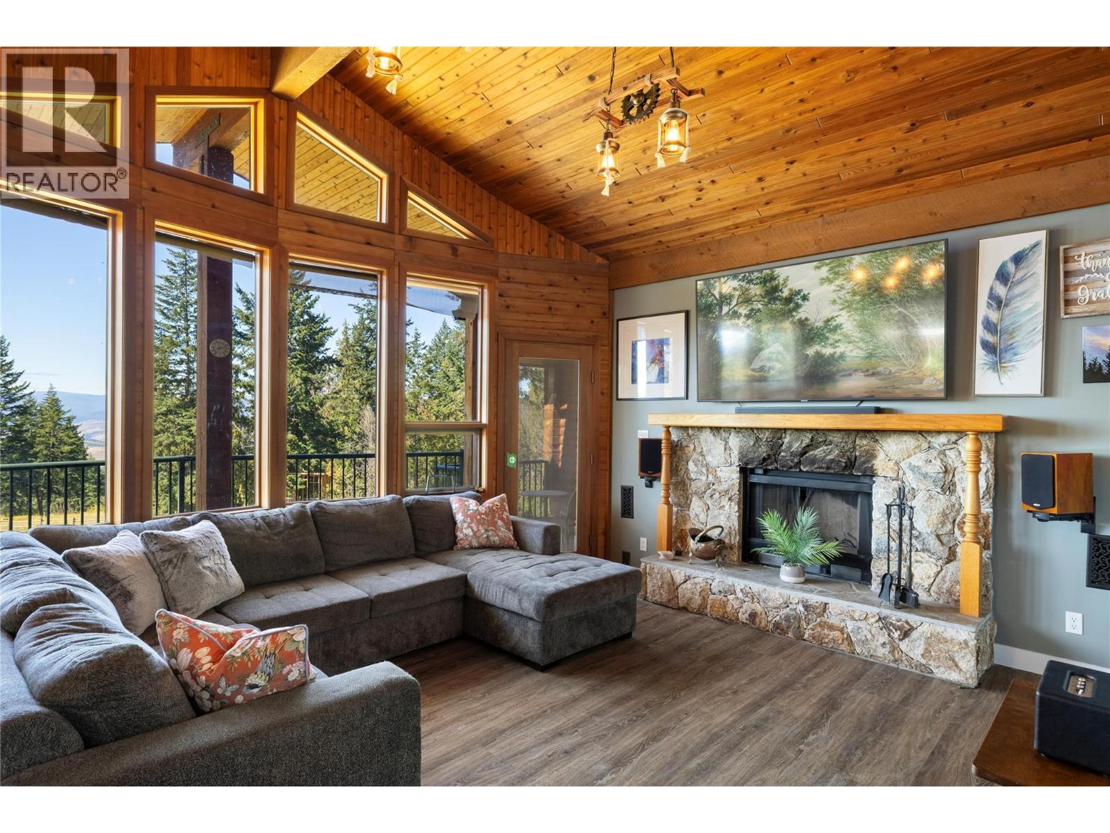 7940 Keddleston Road, Vernon, British Columbia  V1B 3N4 - Photo 12 - 10359735