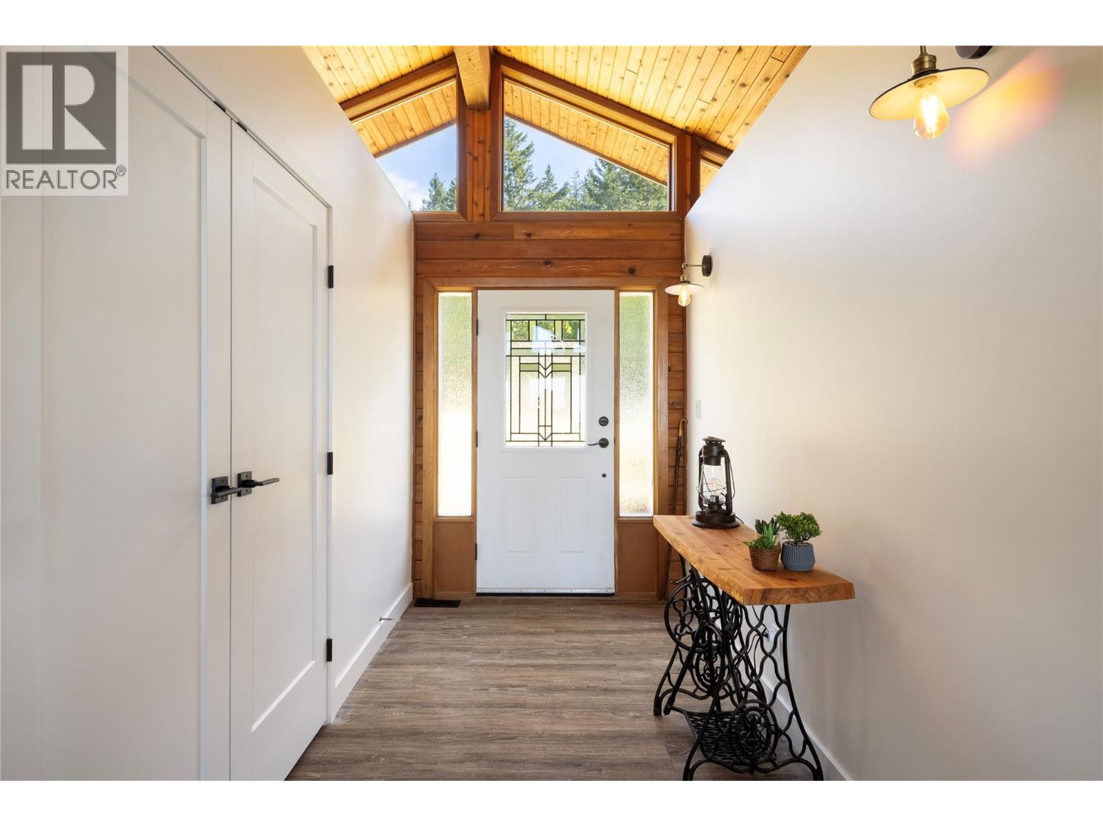 7940 Keddleston Road, Vernon, British Columbia  V1B 3N4 - Photo 10 - 10359102