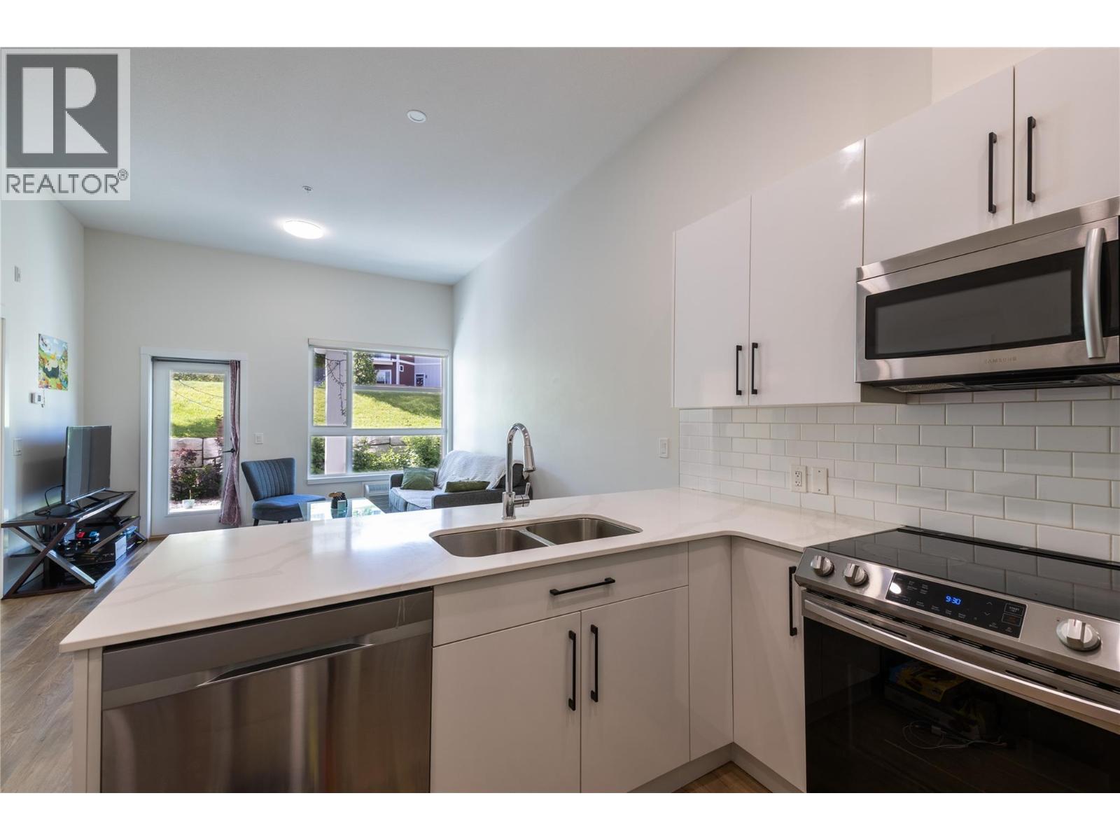 1880 Hugh Allan Drive Unit# 107, Kamloops, British Columbia  V1S 0E8 - Photo 4 - 10359757