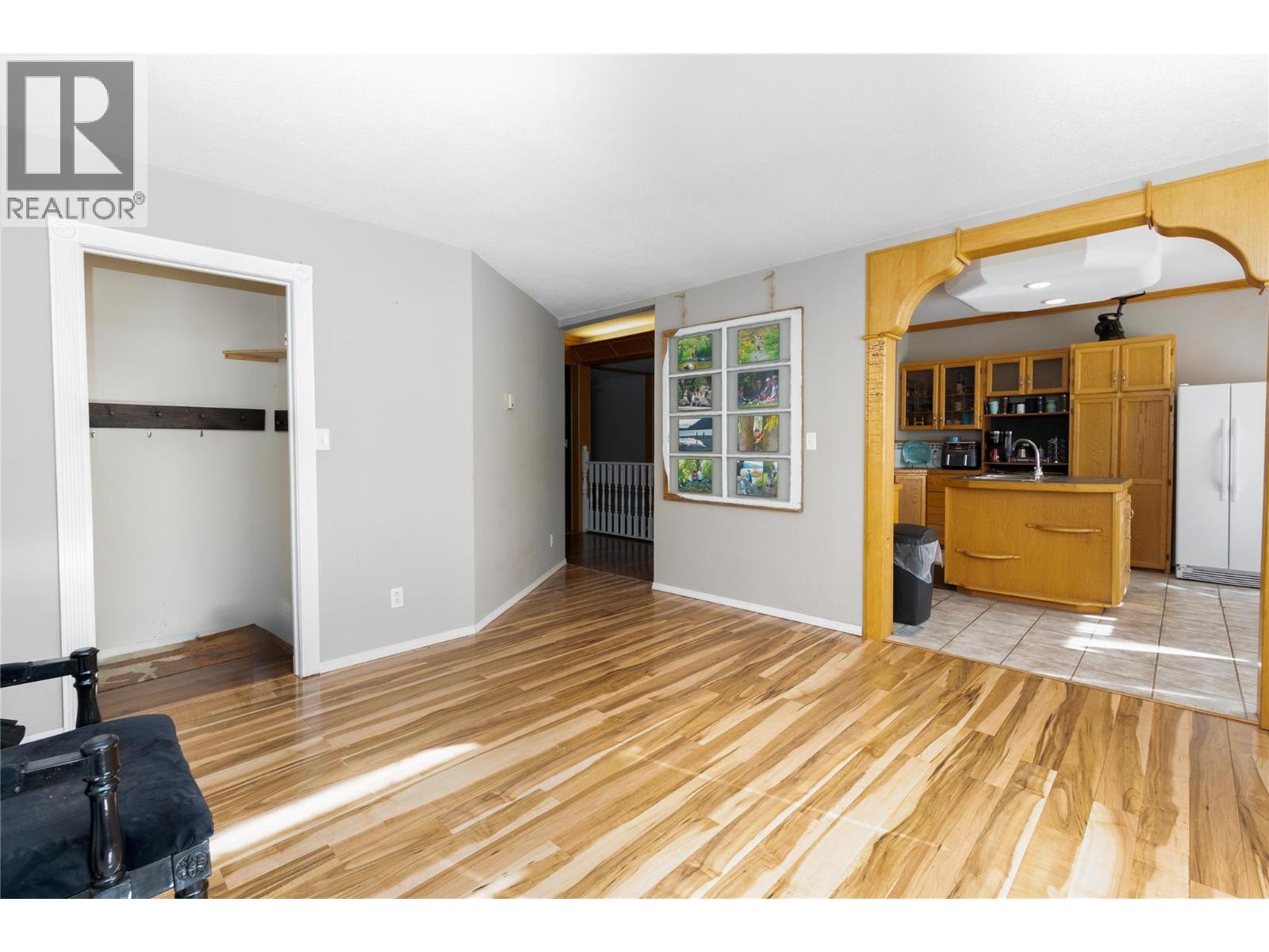 7630 97a Highway, Mara, British Columbia  V0E 2K0 - Photo 2 - 10359924