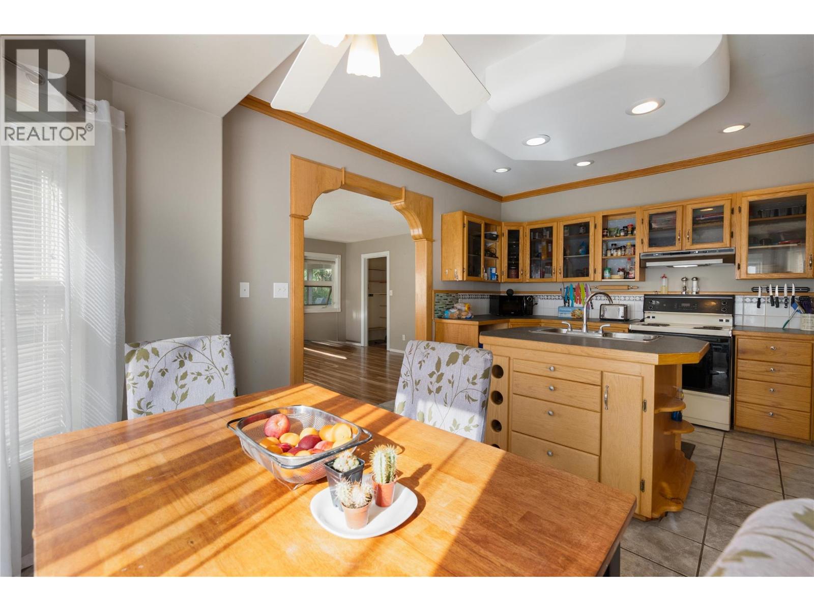 7630 97a Highway, Mara, British Columbia  V0E 2K0 - Photo 5 - 10359924