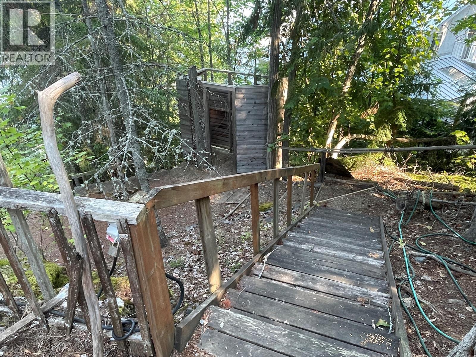 4255 Justin Road, Eagle Bay, British Columbia  V0E 1T0 - Photo 9 - 10359993