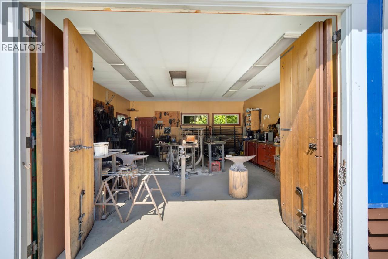 16095 3a Highway, Crawford Bay, British Columbia  V0B 1E0 - Photo 19 - 10359793