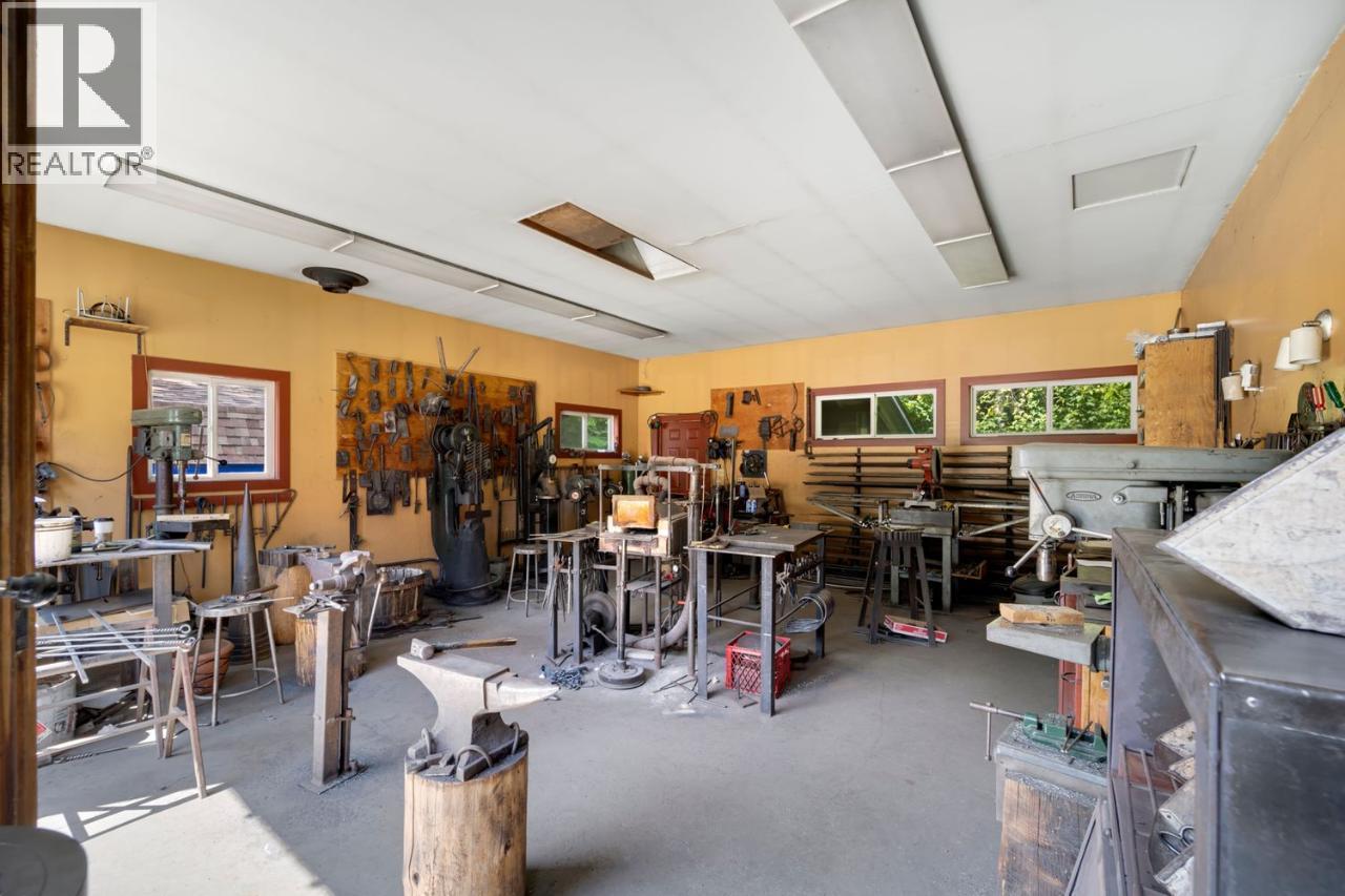 16095 3a Highway, Crawford Bay, British Columbia  V0B 1E0 - Photo 20 - 10359793