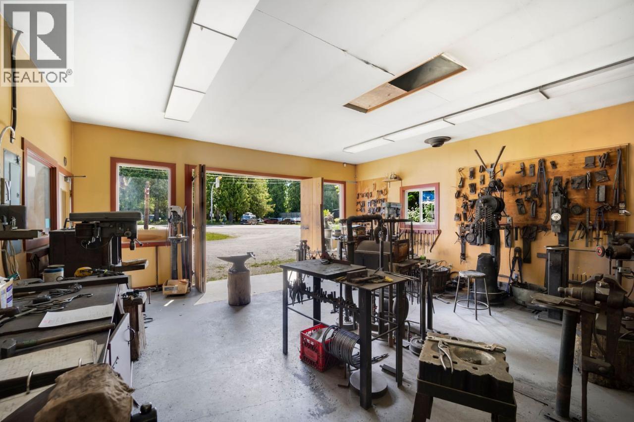 16095 3a Highway, Crawford Bay, British Columbia  V0B 1E0 - Photo 21 - 10359793