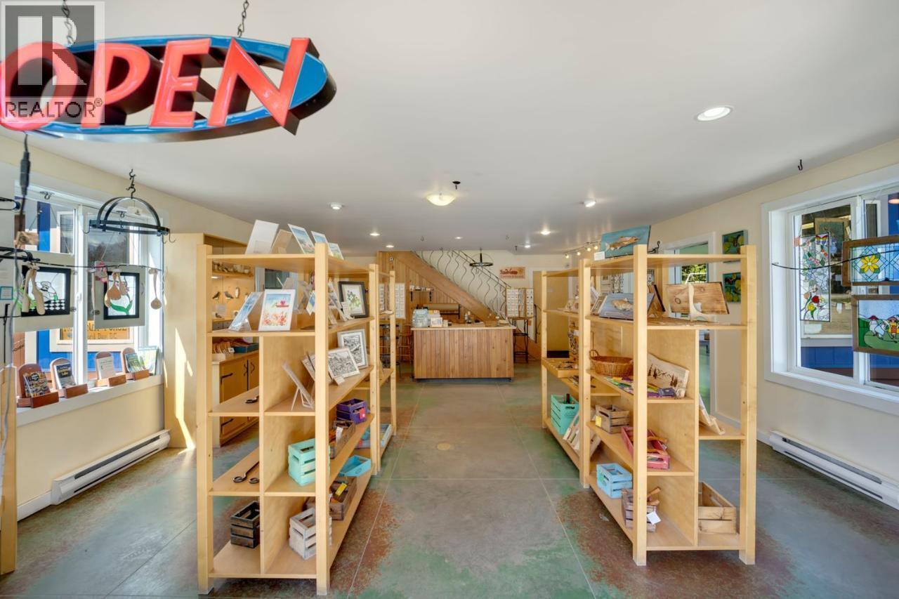 16095 3a Highway, Crawford Bay, British Columbia  V0B 1E0 - Photo 9 - 10359793