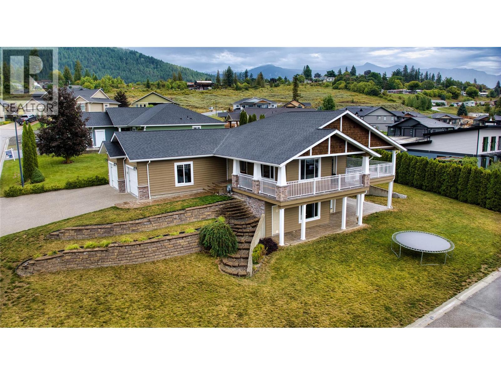 902 Purcell Crescent, Creston, British Columbia  V0B 1G3 - Photo 2 - 10360150