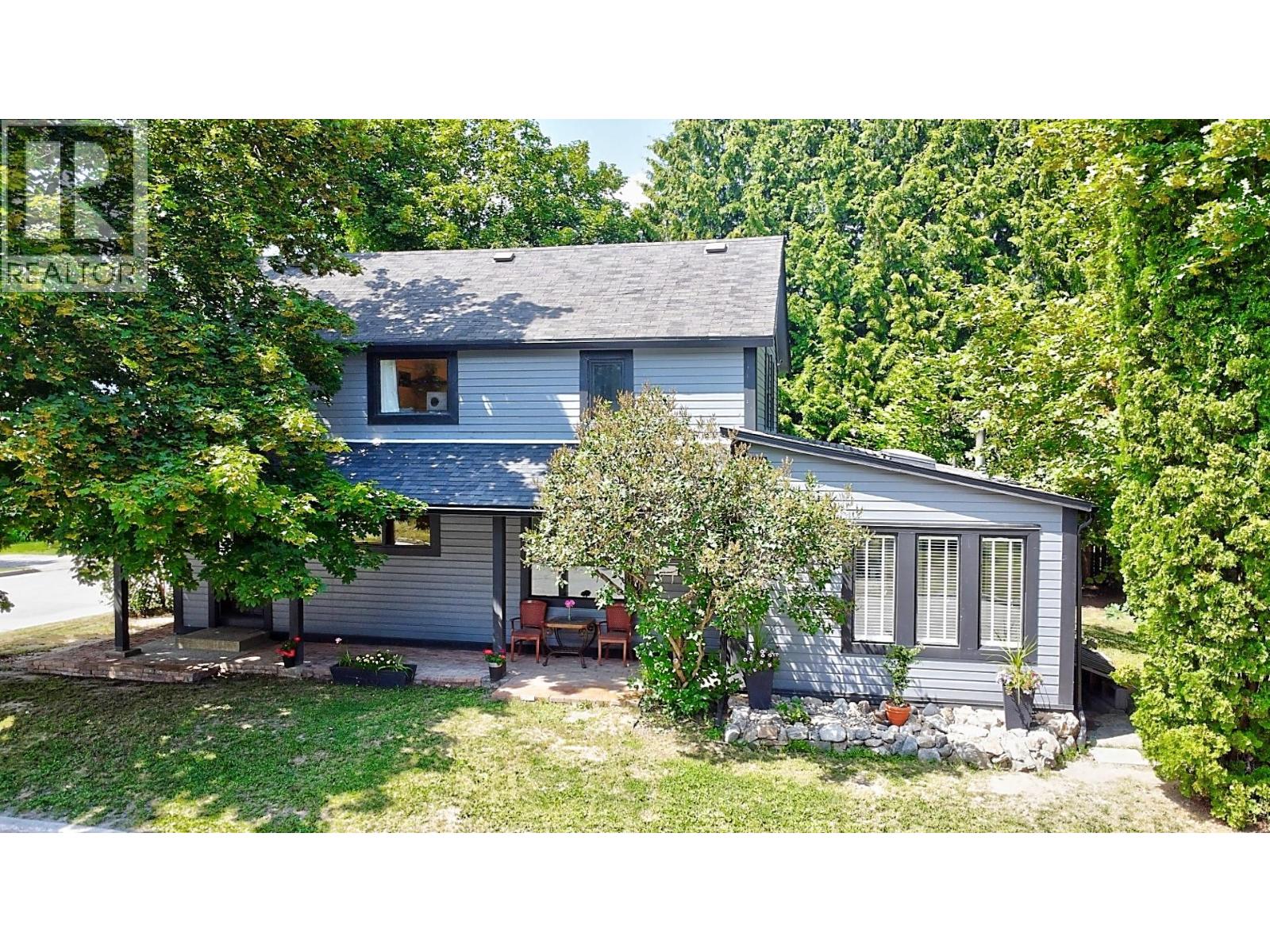 1821 Falls Street, Nelson, British Columbia  V1L 1K1 - Photo 1 - 10360245