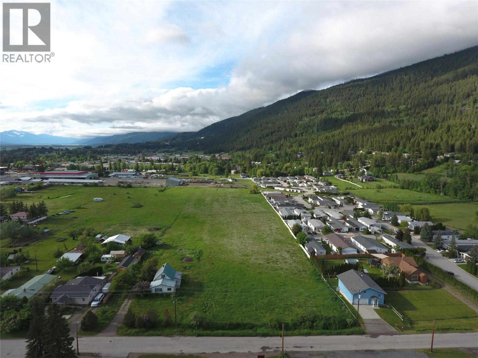 620 Devon Street, Creston, British Columbia  V0B 1G3 - Photo 3 - 10360358