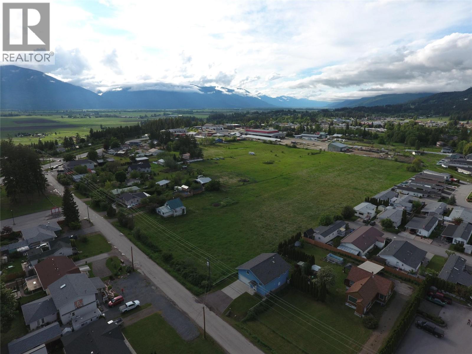 620 Devon Street, Creston, British Columbia  V0B 1G3 - Photo 4 - 10360358