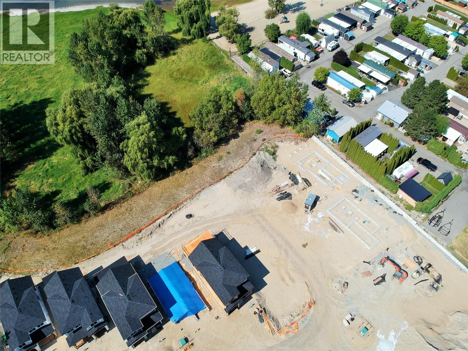 8200 97a Highway Unit# 9, Mara, British Columbia  V0E 2K0 - Photo 11 - 10360111