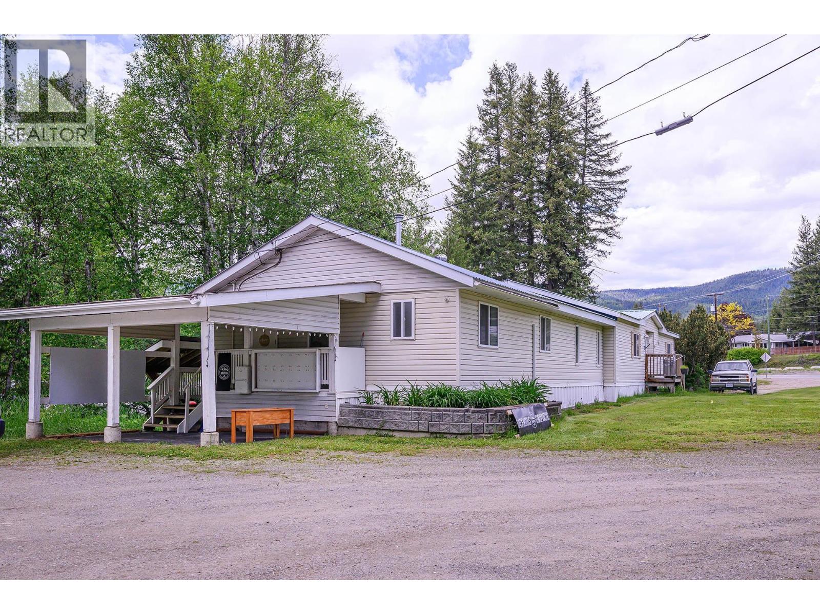 32 Old N Thompson  E Highway, Clearwater, British Columbia  V0E 1N2 - Photo 2 - 10360415