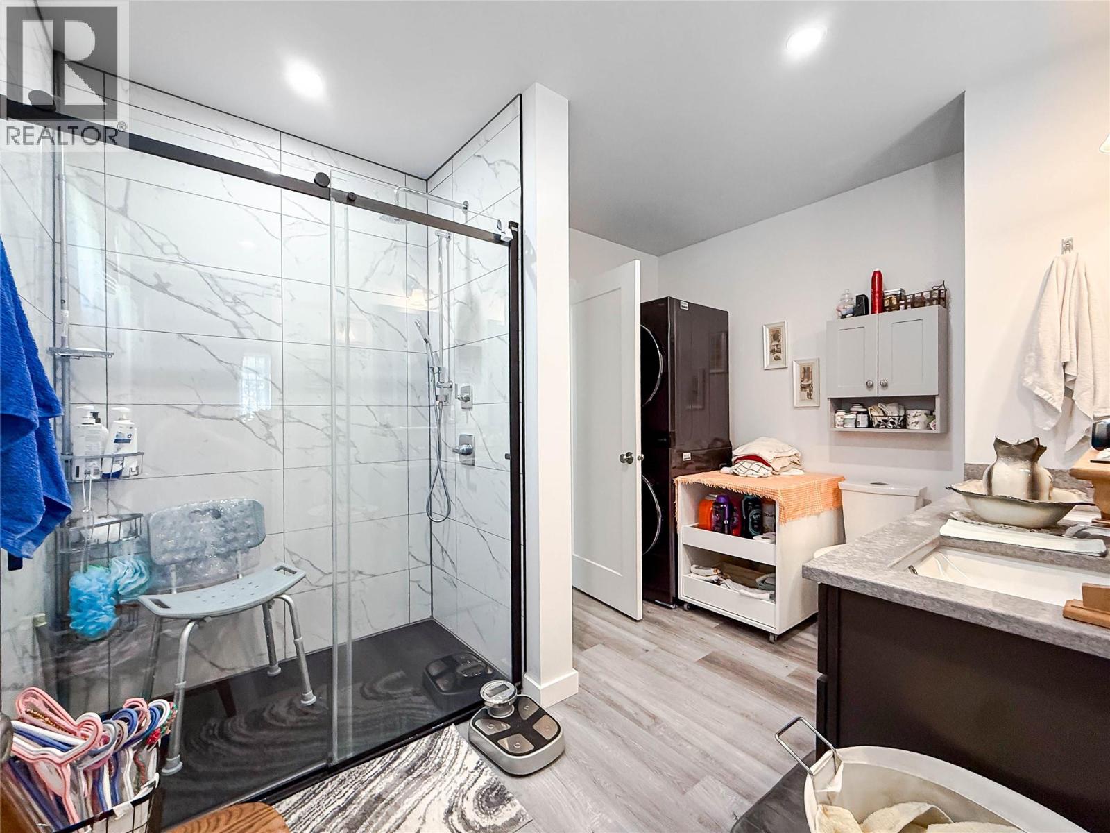 2246 Kootenay Avenue, Rossland, British Columbia  V0G 1Y0 - Photo 9 - 10360646