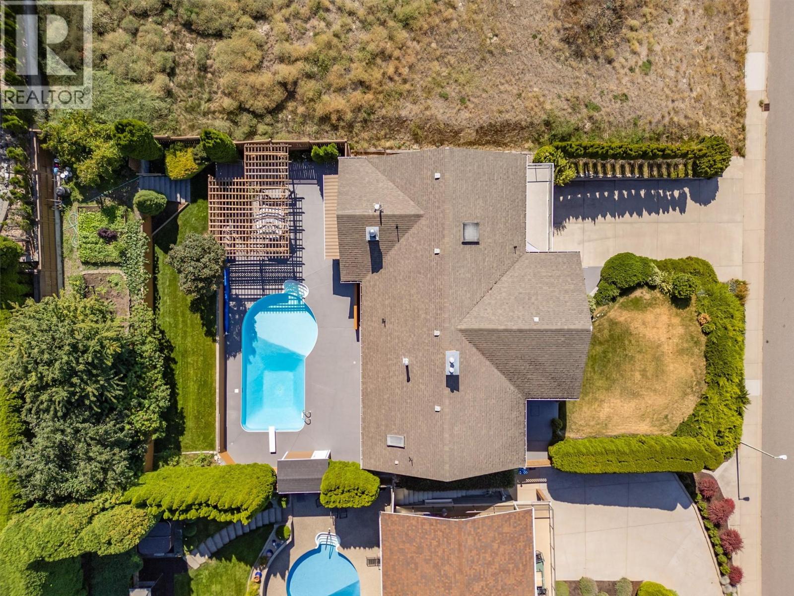 343 Stellar Drive, Kelowna, British Columbia  V1W 4K6 - Photo 2 - 10360252