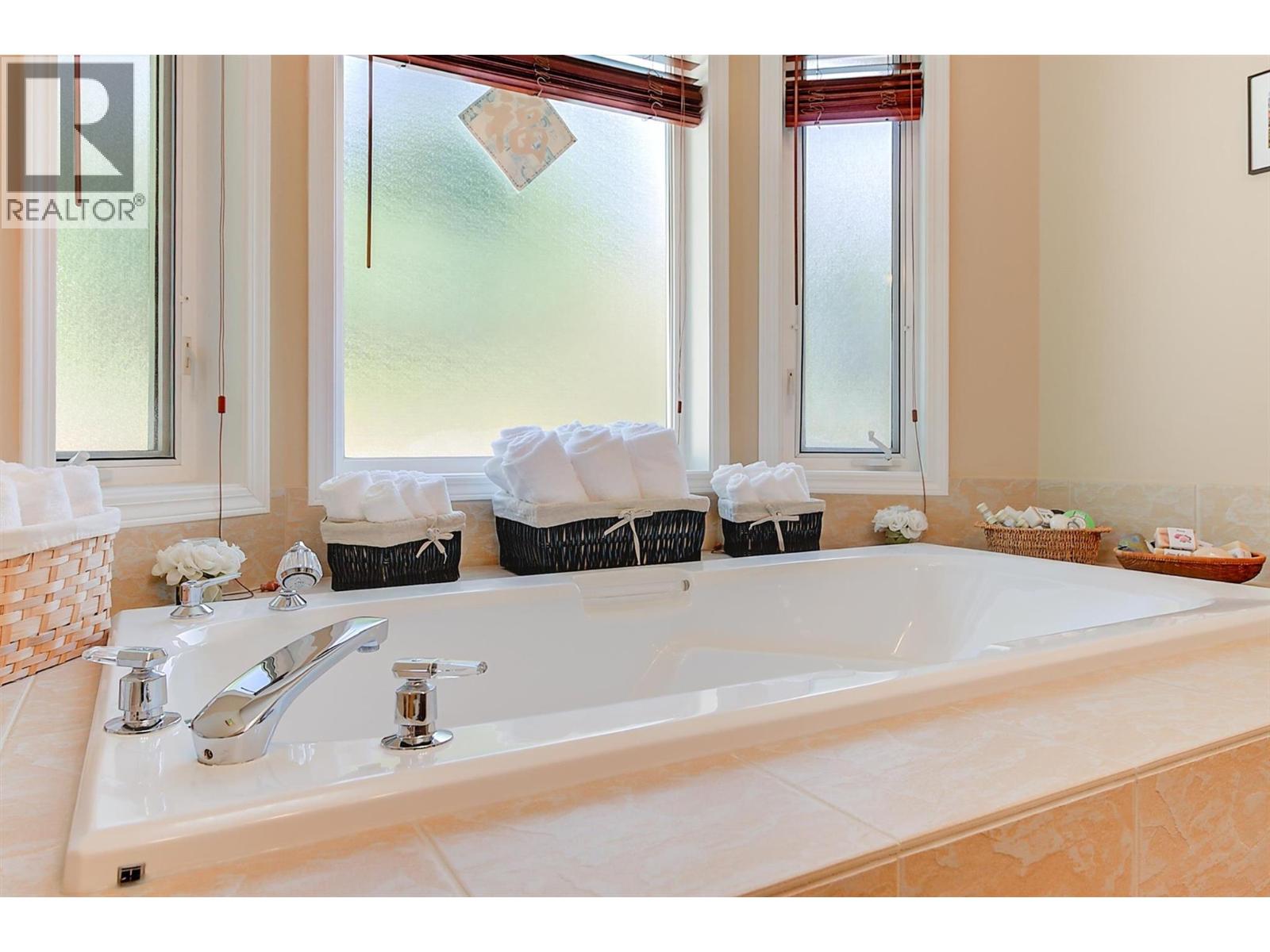 343 Stellar Drive, Kelowna, British Columbia  V1W 4K6 - Photo 32 - 10360252