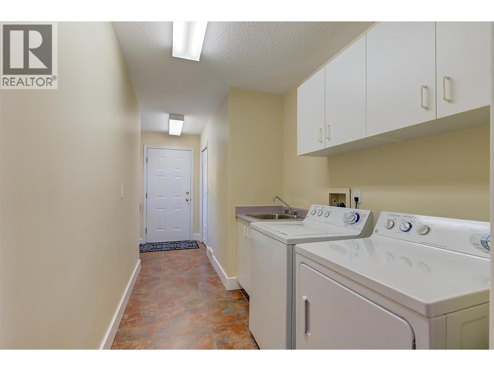 343 Stellar Drive, Kelowna, British Columbia  V1W 4K6 - Photo 38 - 10360252