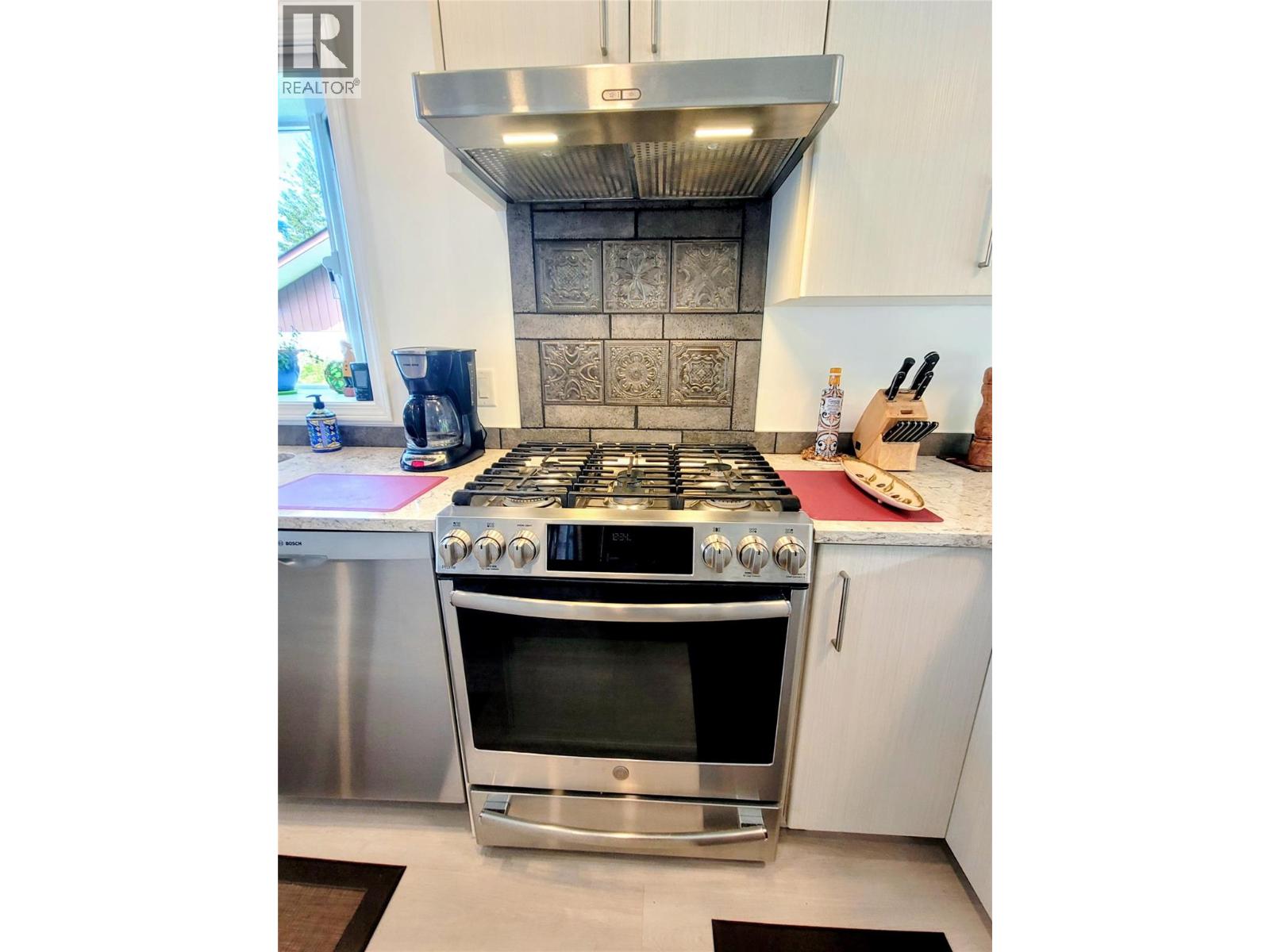 4410 Lakeshore Road Ne, Salmon Arm, British Columbia  V1E 3N6 - Photo 13 - 10360691