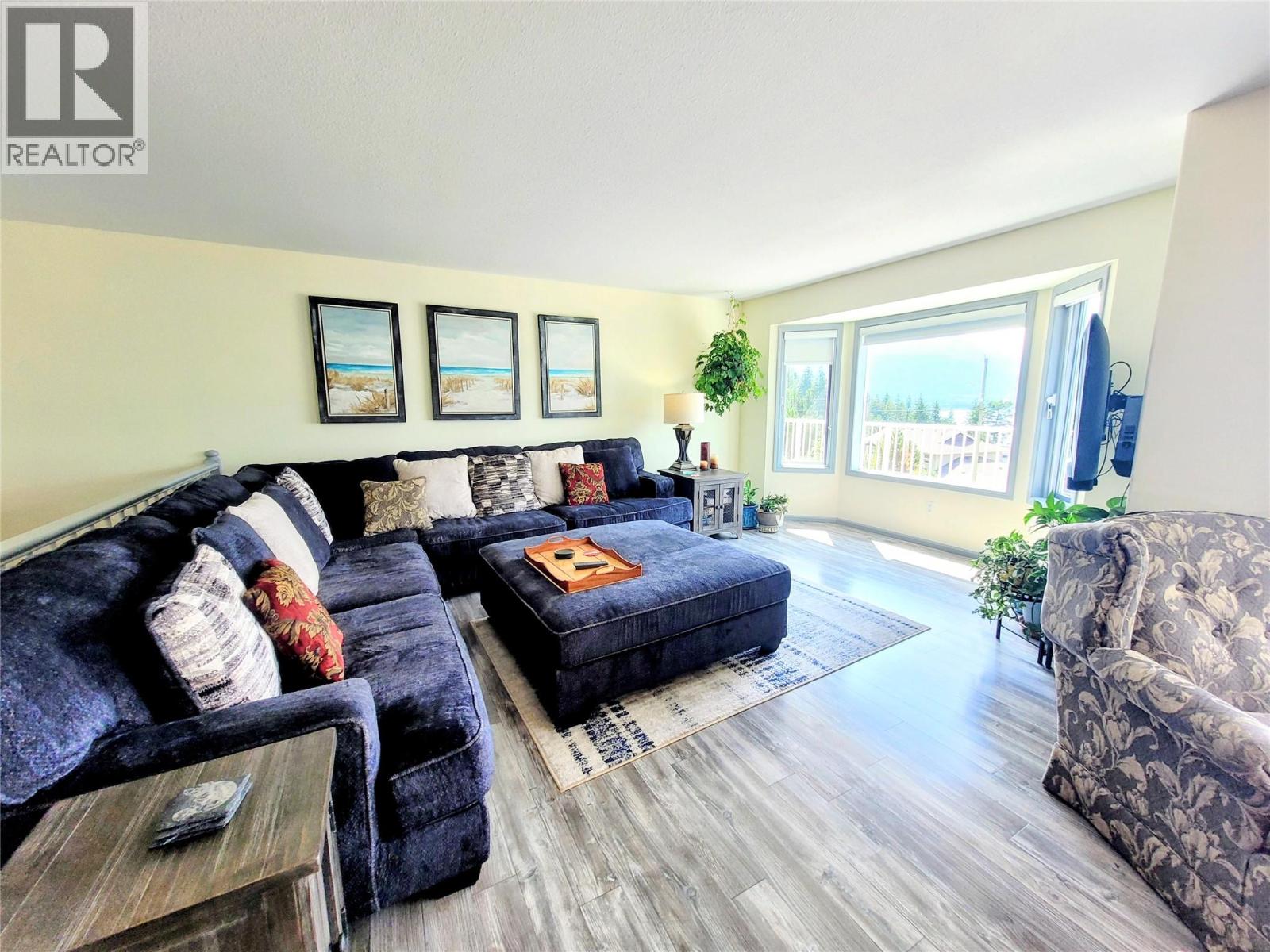 4410 Lakeshore Road Ne, Salmon Arm, British Columbia  V1E 3N6 - Photo 3 - 10360691