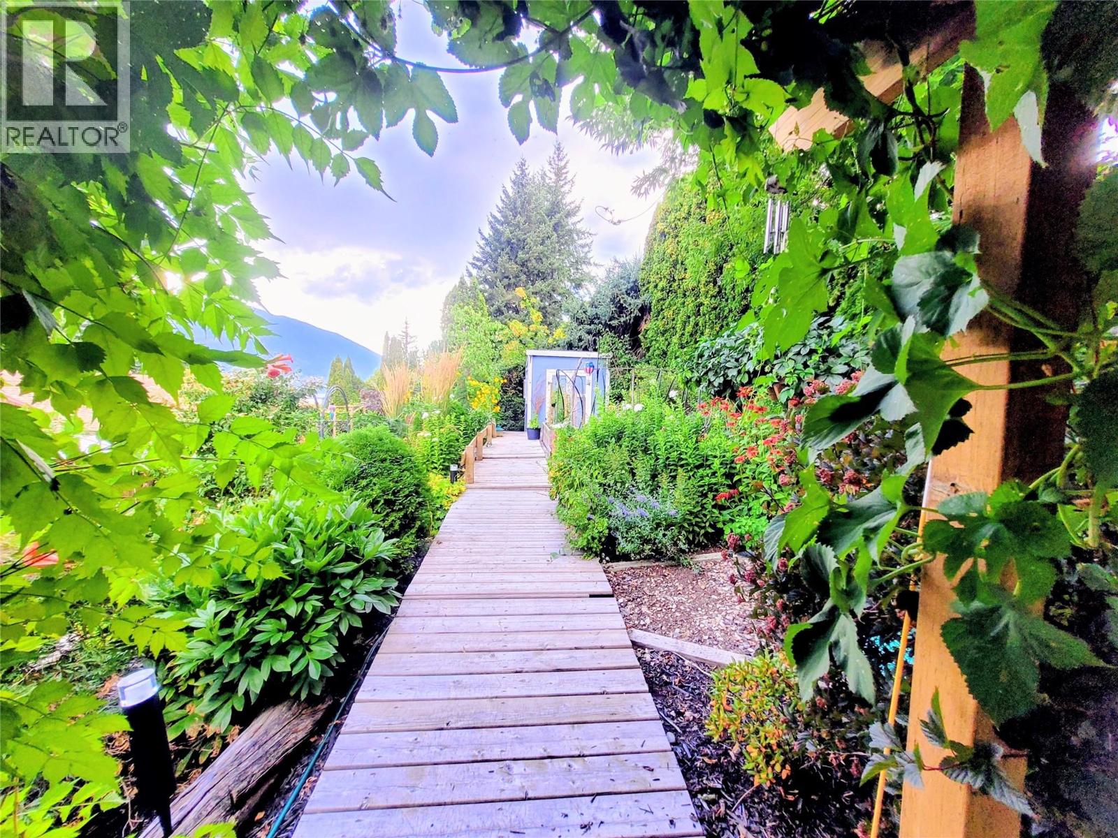 4410 Lakeshore Road Ne, Salmon Arm, British Columbia  V1E 3N6 - Photo 39 - 10360691