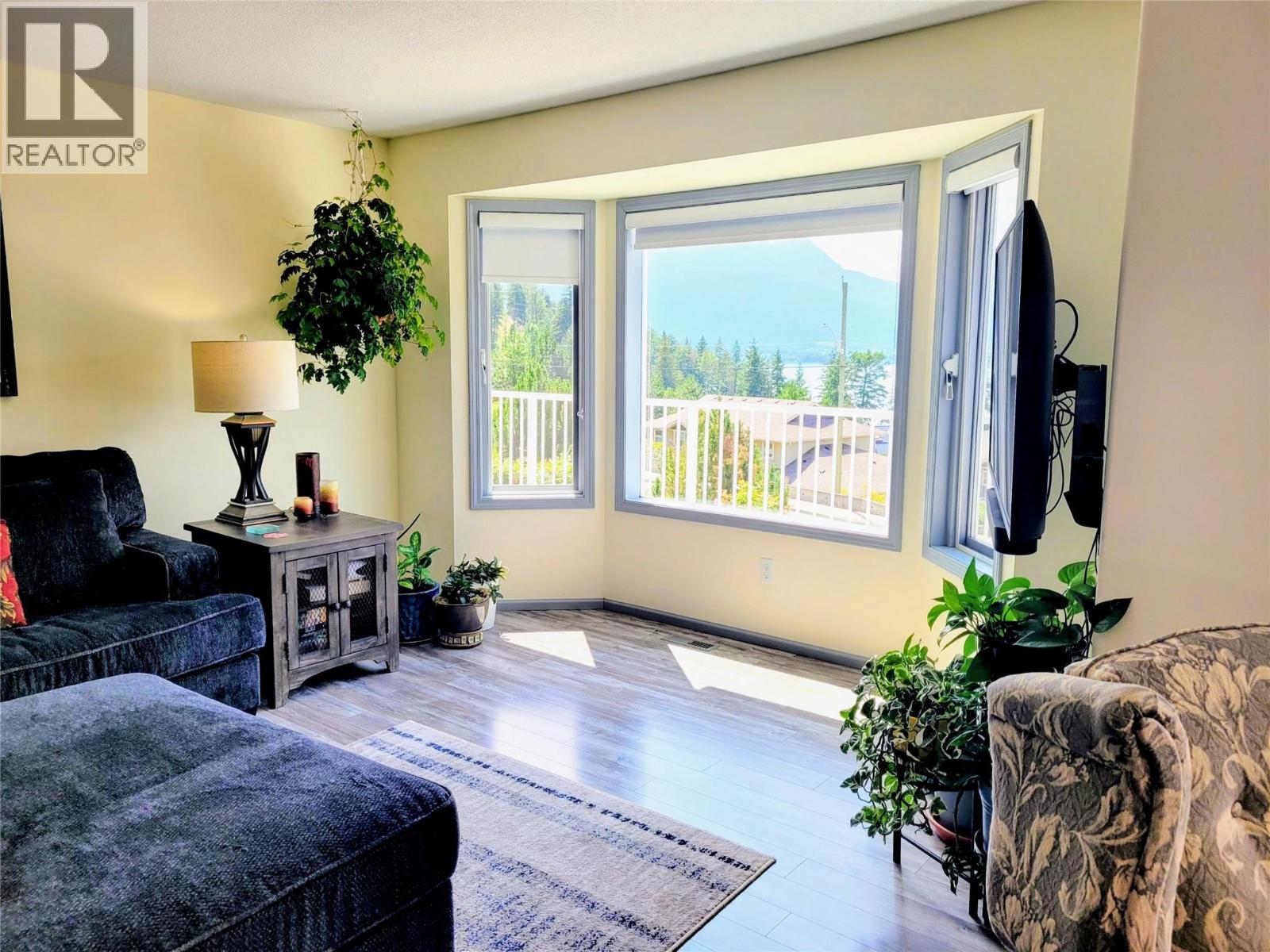 4410 Lakeshore Road Ne, Salmon Arm, British Columbia  V1E 3N6 - Photo 4 - 10360691