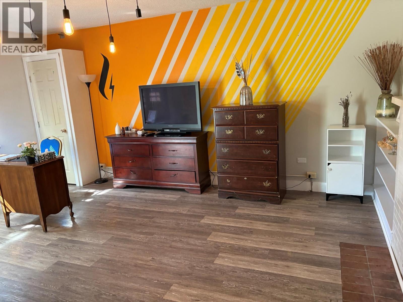 157 Wade Avenue W, Penticton, British Columbia  V2A 1T7 - Photo 3 - 10360829