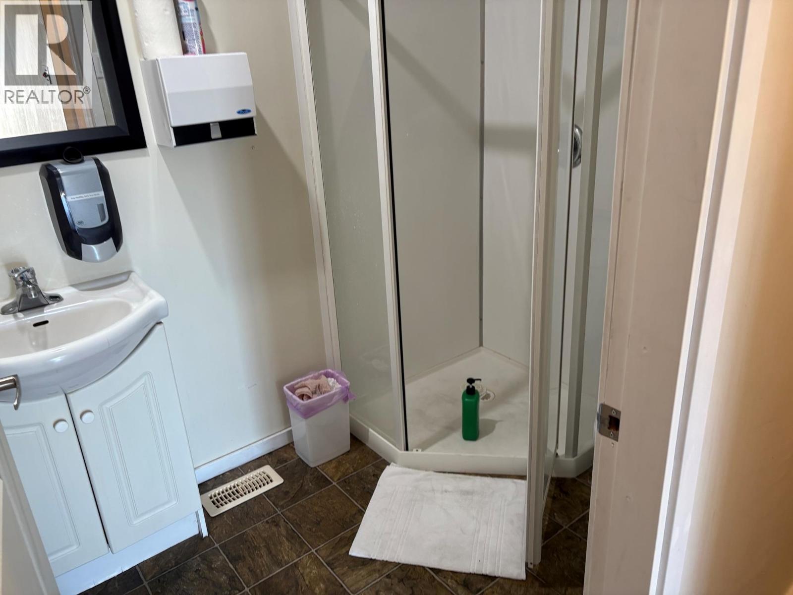 157 Wade Avenue W, Penticton, British Columbia  V2A 1T7 - Photo 5 - 10360829