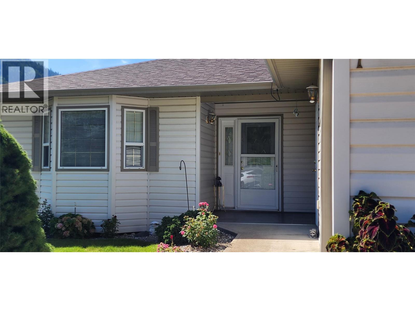 7661 Crema Drive, Trail, British Columbia  V1R 2Y8 - Photo 3 - 10360684