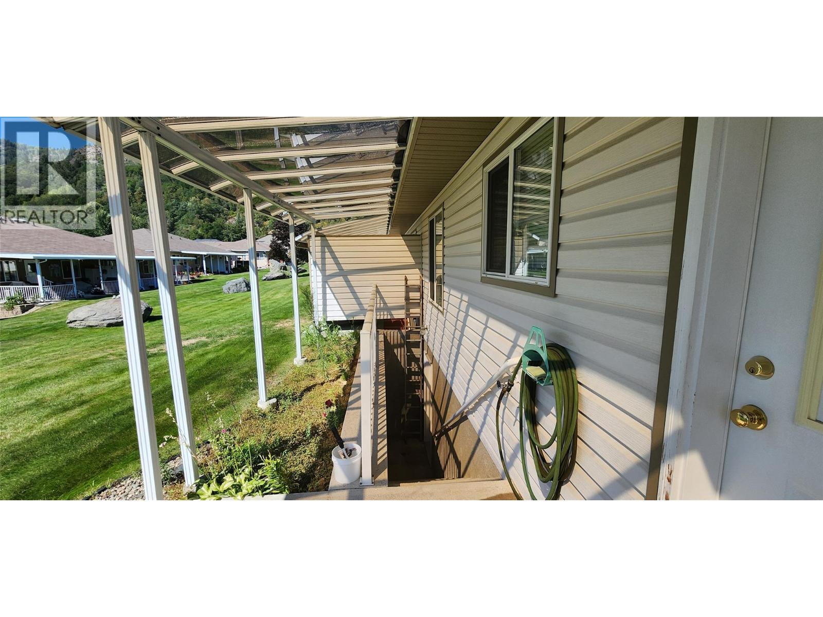 7661 Crema Drive, Trail, British Columbia  V1R 2Y8 - Photo 7 - 10360684