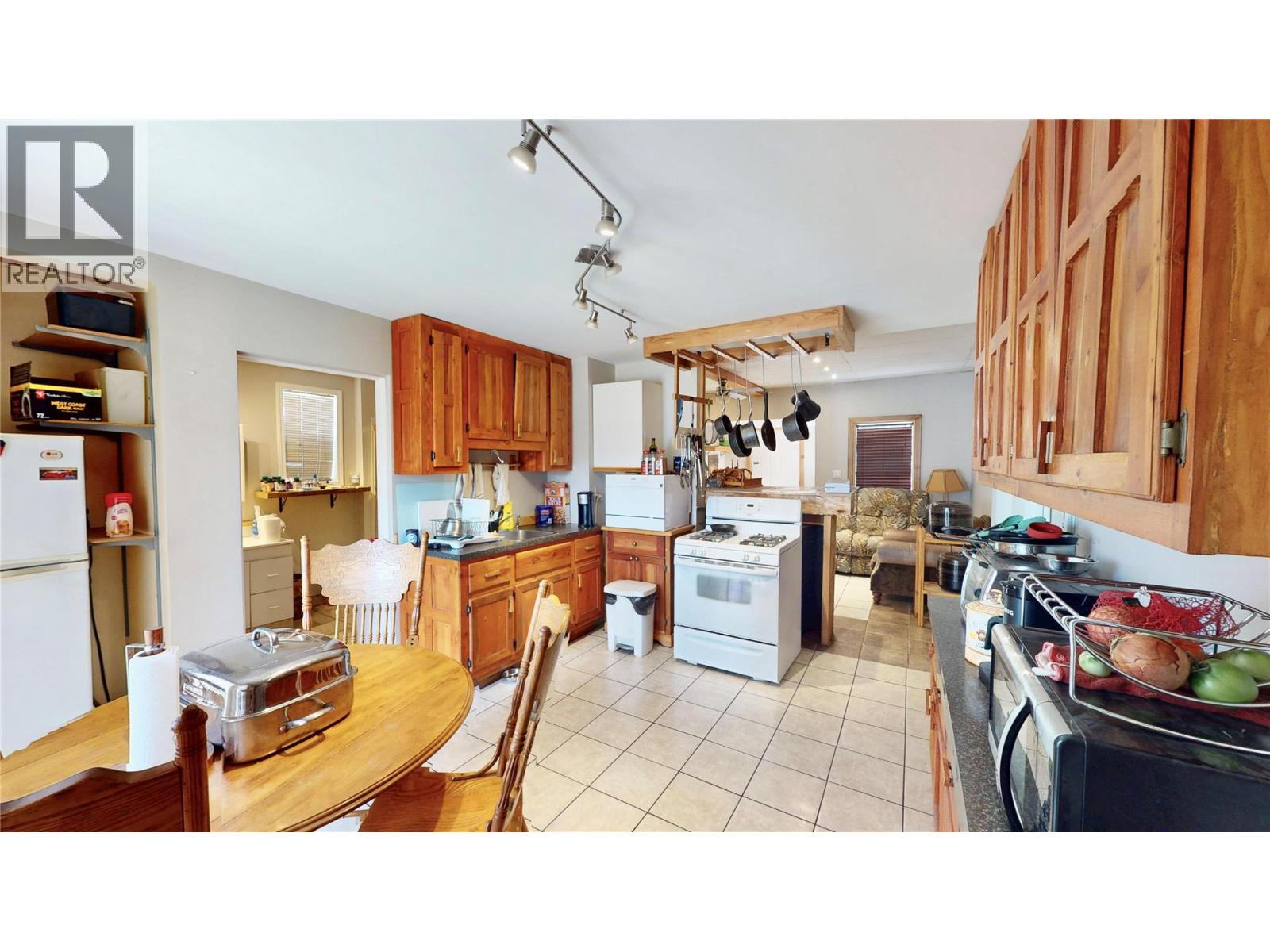 213 5th Avenue S, Cranbrook, British Columbia  V1C 2G5 - Photo 2 - 10360817