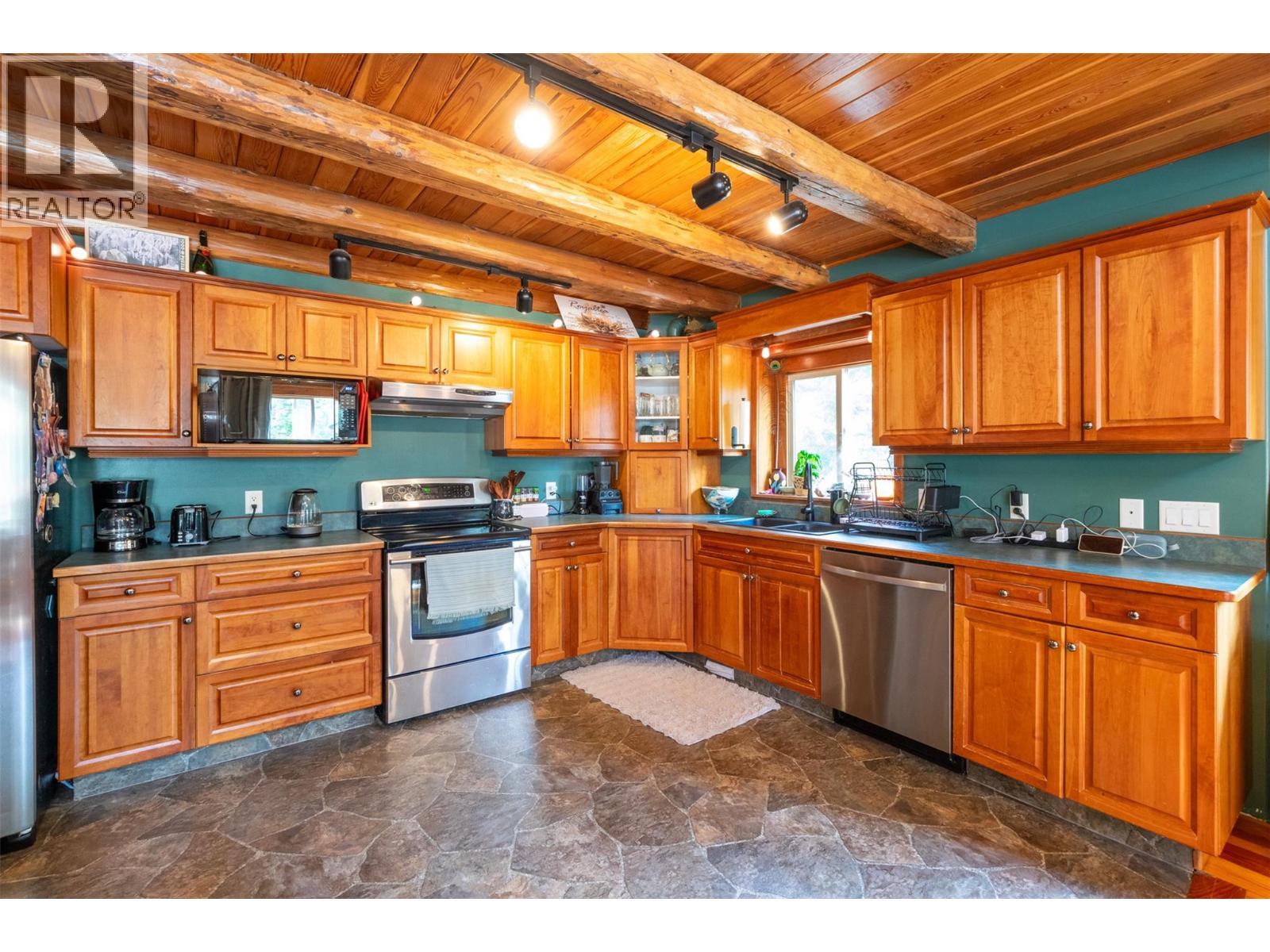 1834 Stepp Pit Road, Sicamous, British Columbia  V0E 2V1 - Photo 4 - 10360569