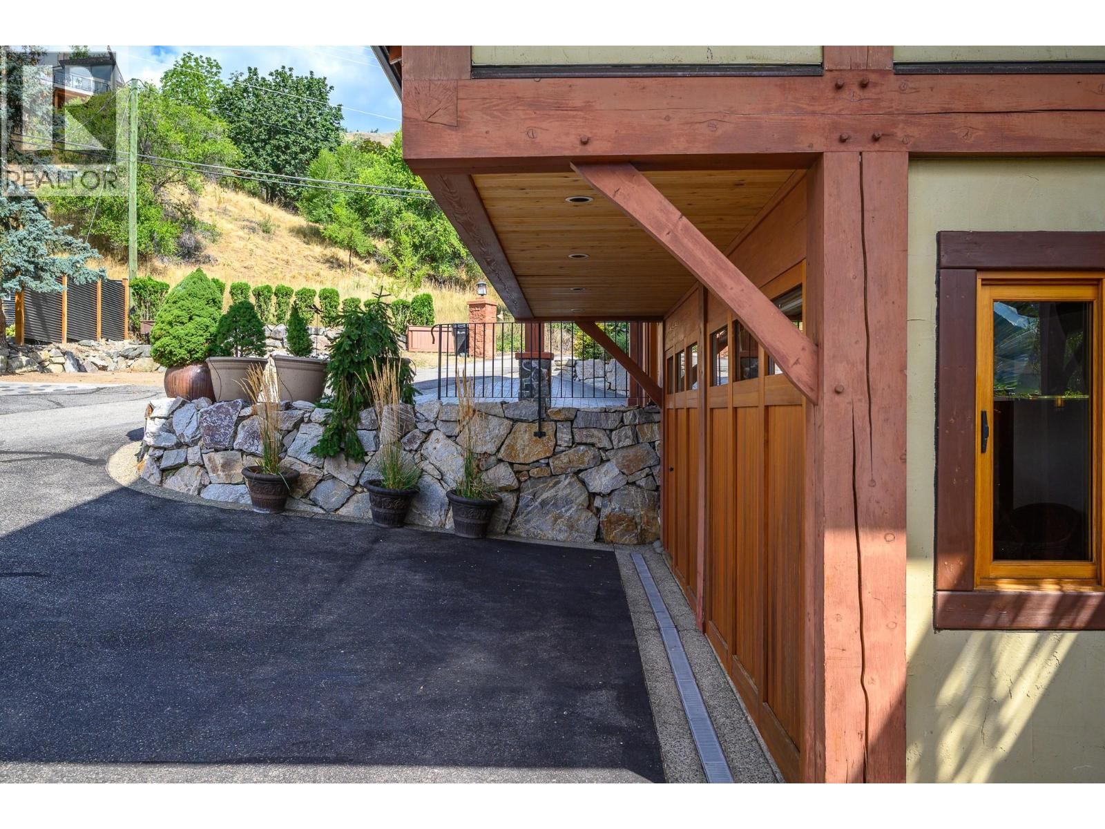 7302 Old Stamp Mill Road, Vernon, British Columbia  V1H 1N2 - Photo 8 - 10359418