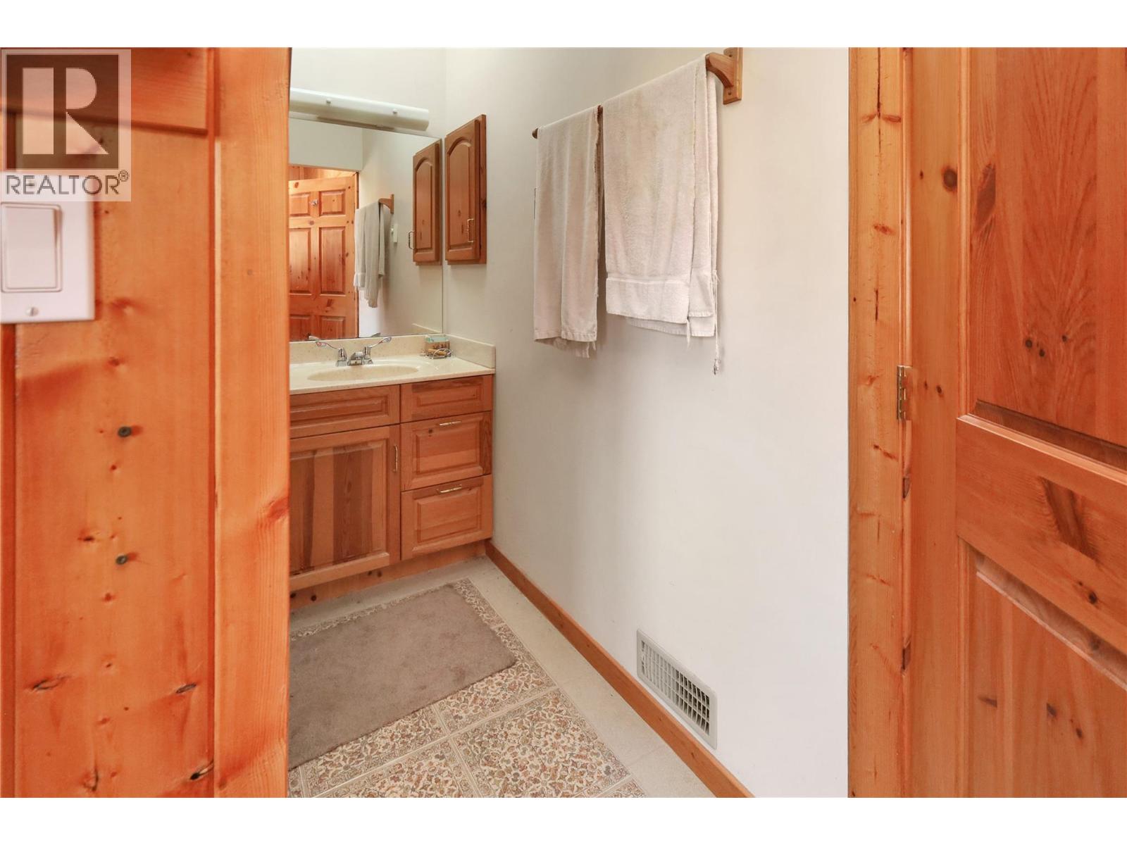 7560 Jackson Avenue, Radium Hot Springs, British Columbia  V0A 1M0 - Photo 45 - 10361139